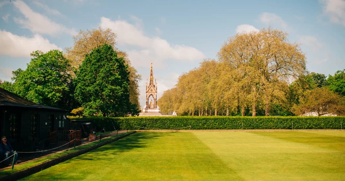 Hyde Park This Spring: Padel, Tennis, Boating and the Lido