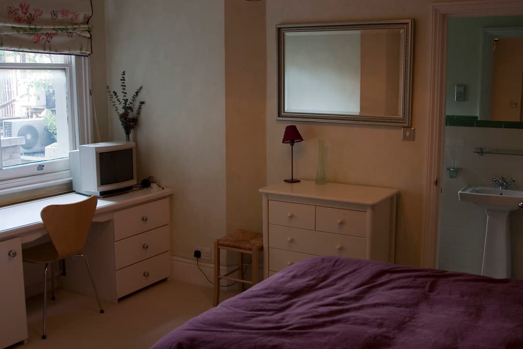 Knightsbridge Pharmacies for Summer Skin, Clinics and Consultations